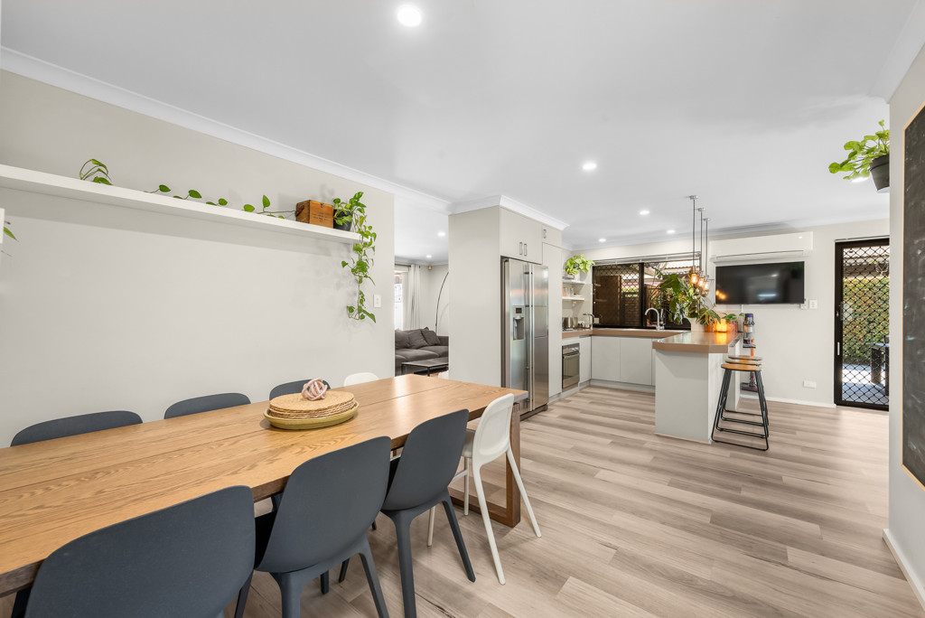 3x2 House for  at KENWICK