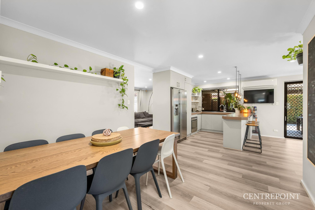 3x2 House for  at KENWICK