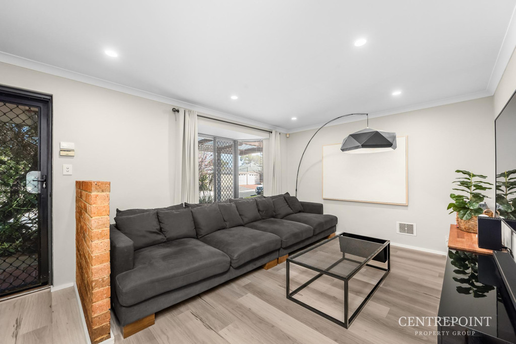 3x2 House for  at KENWICK