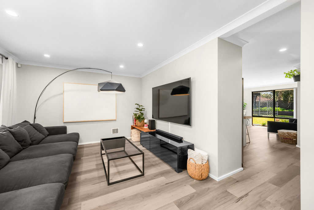 3x2 House for  at KENWICK