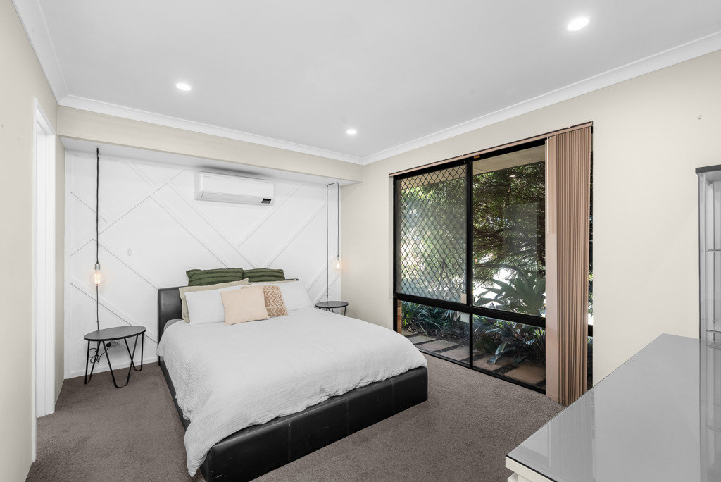 3x2 House for  at KENWICK