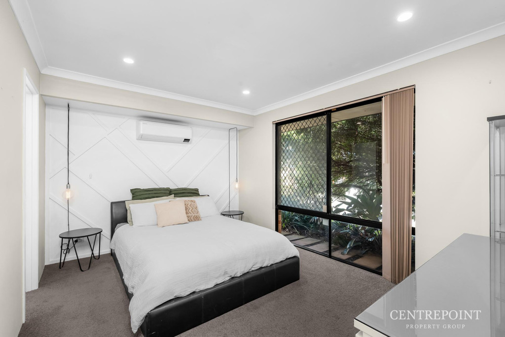 3x2 House for  at KENWICK