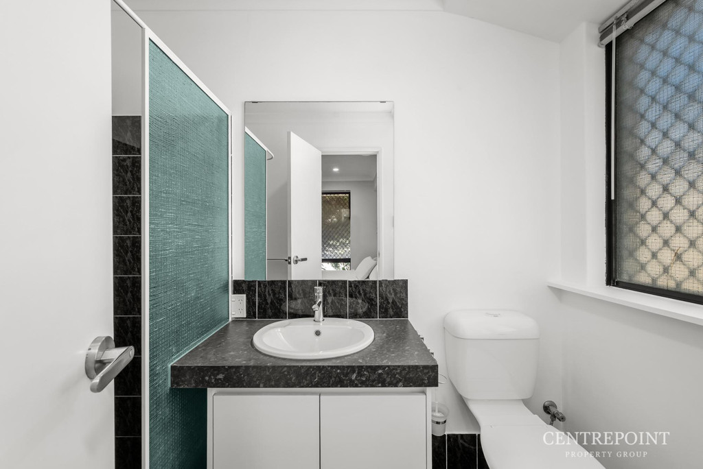 3x2 House for  at KENWICK