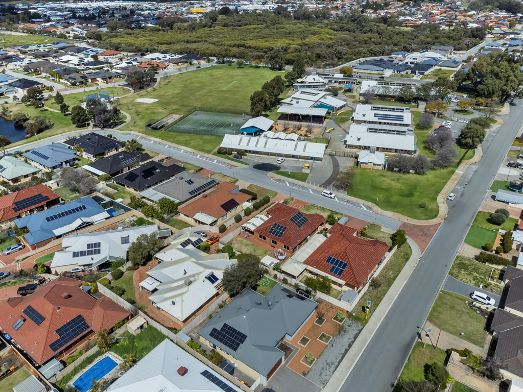 4x2 House for  at CANNING VALE