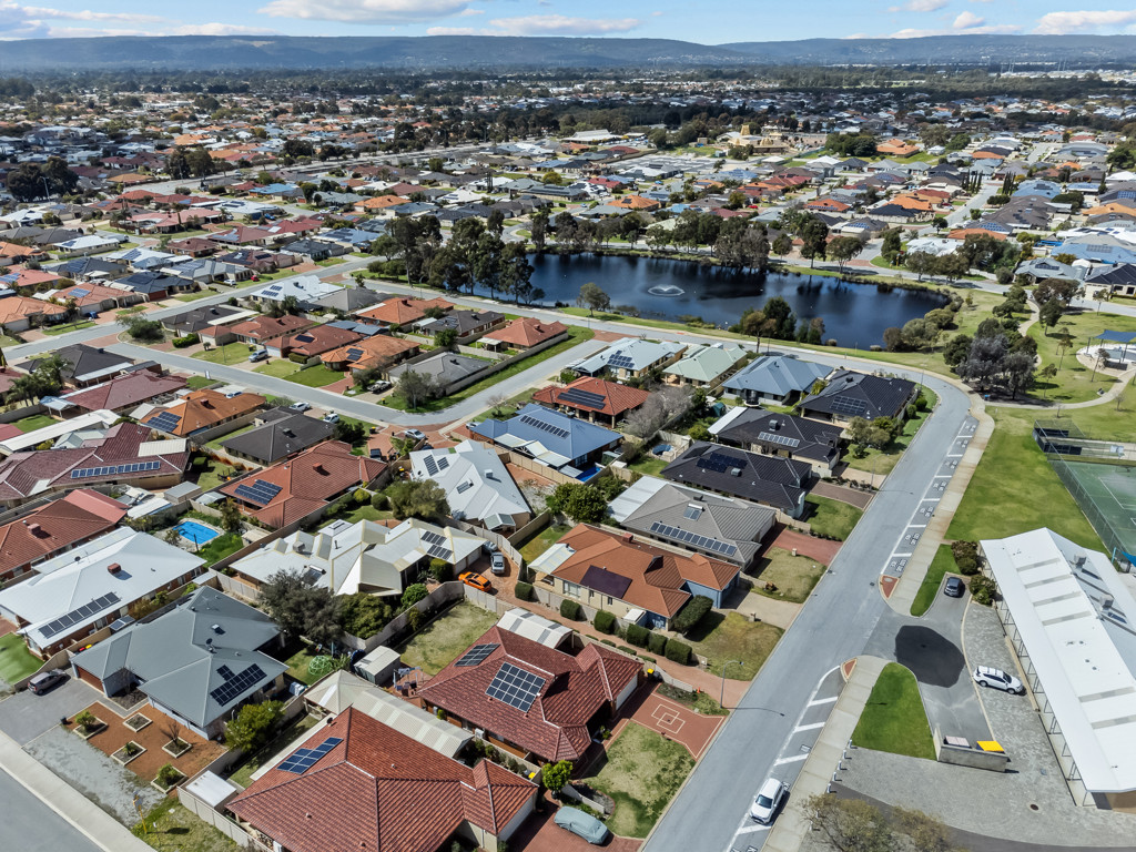 4x2 House for  at CANNING VALE