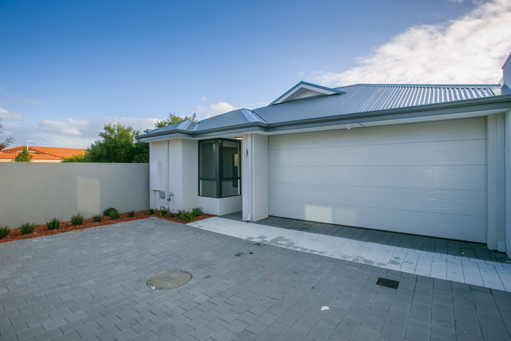 4x2 House for  at MIDLAND