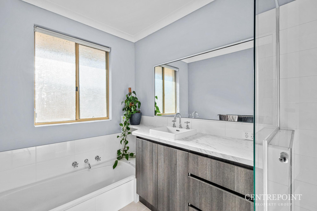 4x2 House for  at CANNING VALE