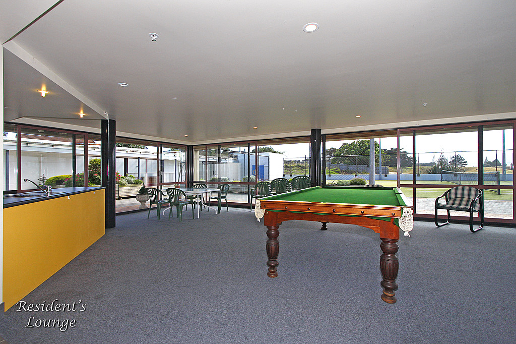 ommunal Games Room