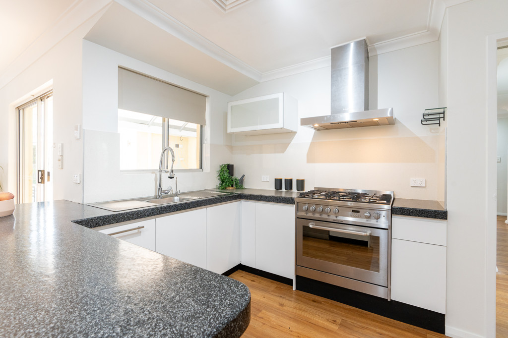 31 Risley Way, Carine WA