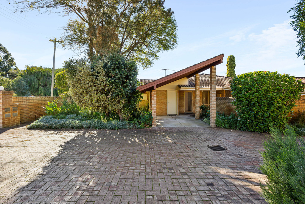 1/4 Sandhurst Road, Dianella WA