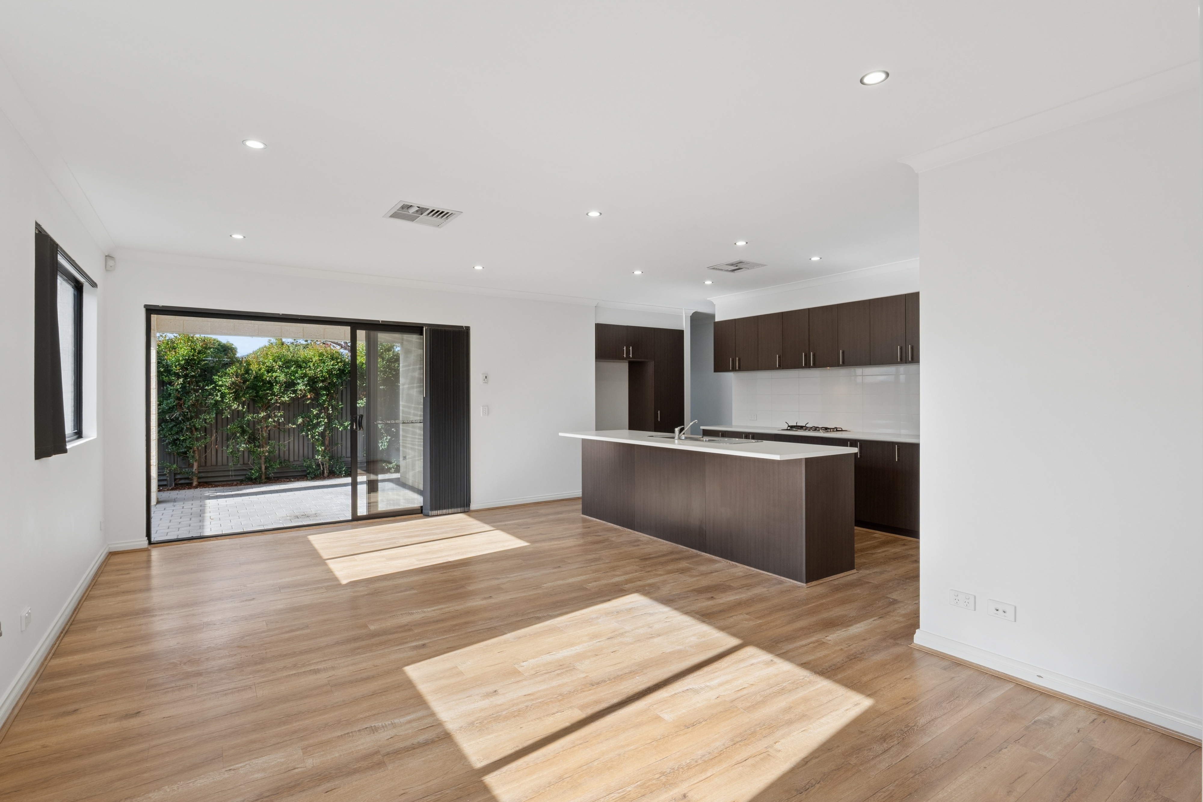 27B Farina Drive, Yokine WA, Yokine - Thumbnail 6