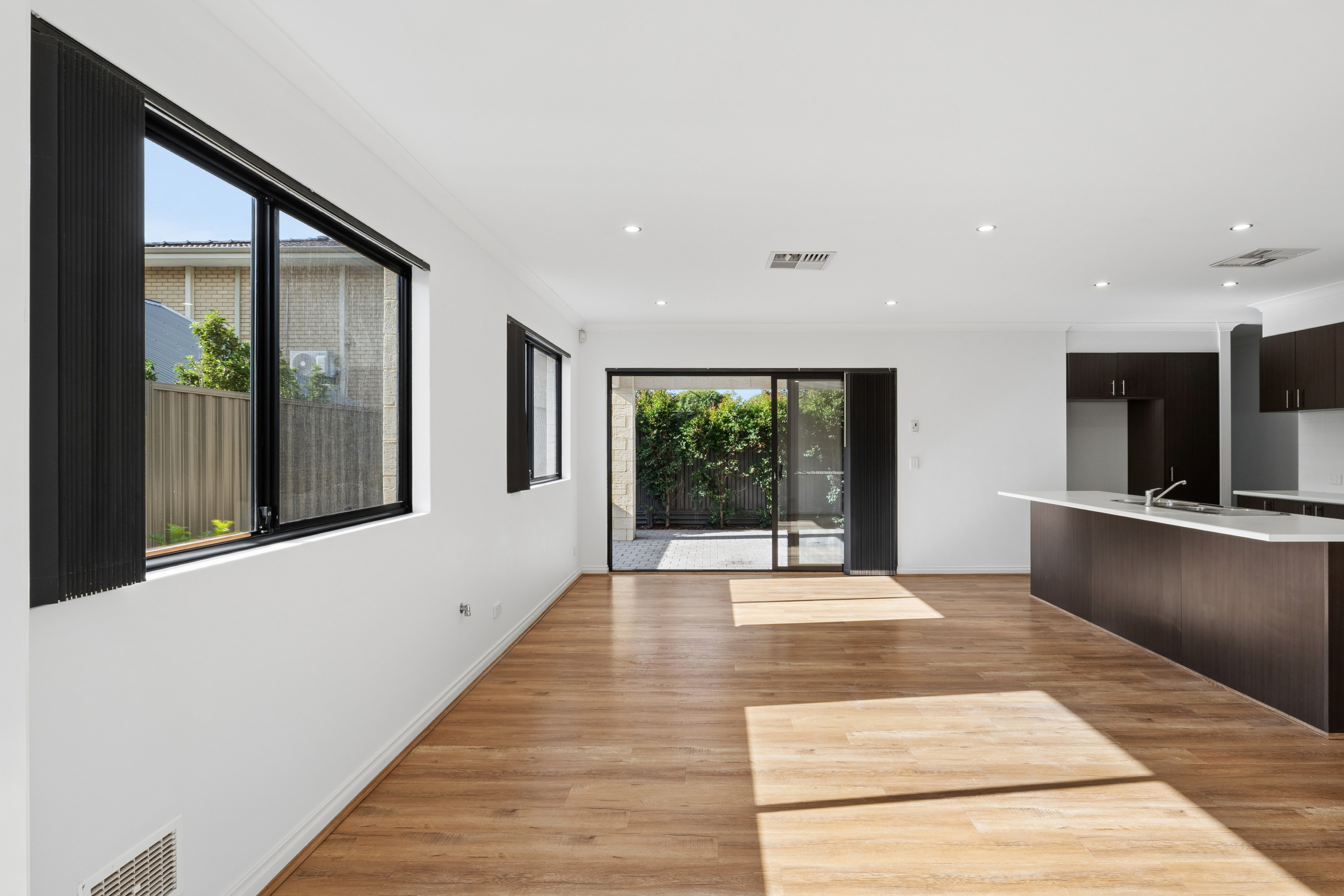 27B Farina Drive, Yokine WA, Yokine - Thumbnail 7