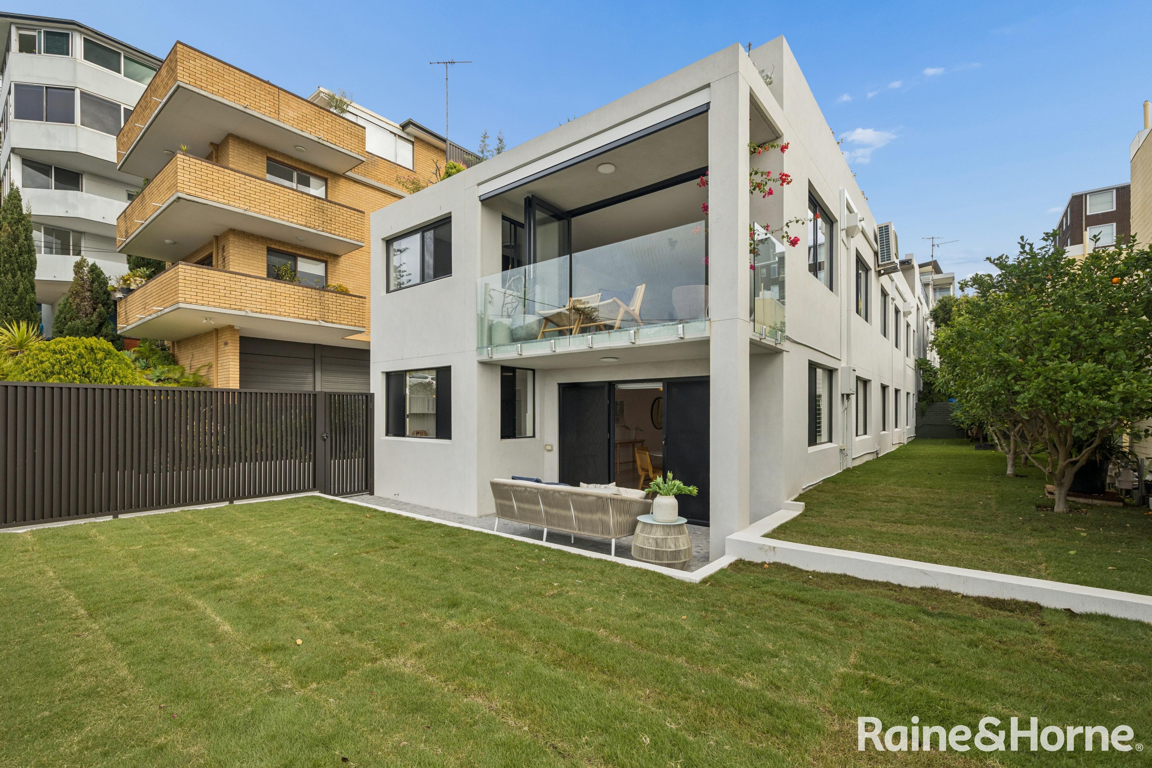 1/200 Beach Street, Coogee Auction by Raine & Horne Randwick | Coogee | Clovelly - image 2