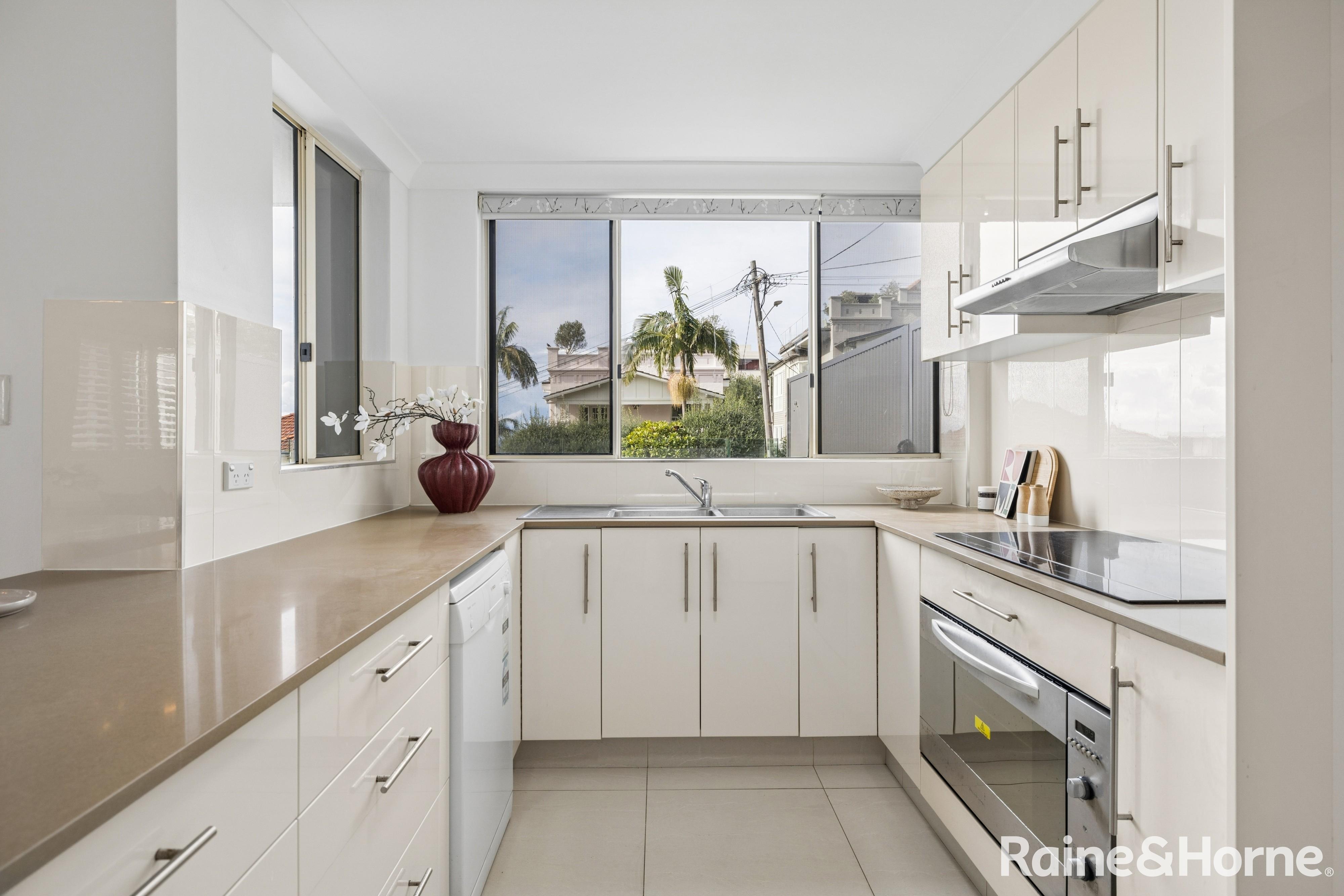 1/200 Beach Street, Coogee Auction by Raine & Horne Randwick | Coogee | Clovelly - image 6