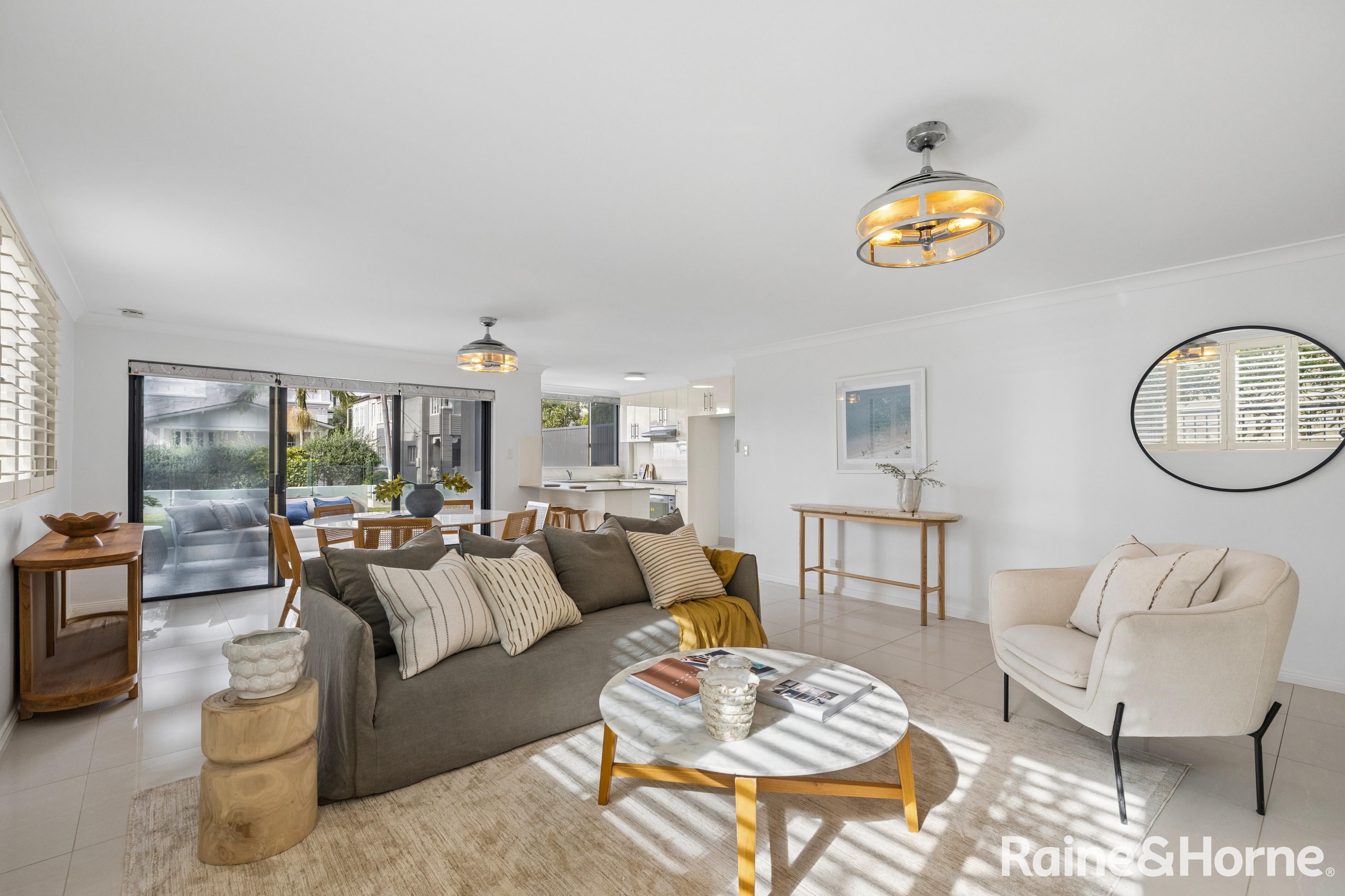 1/200 Beach Street