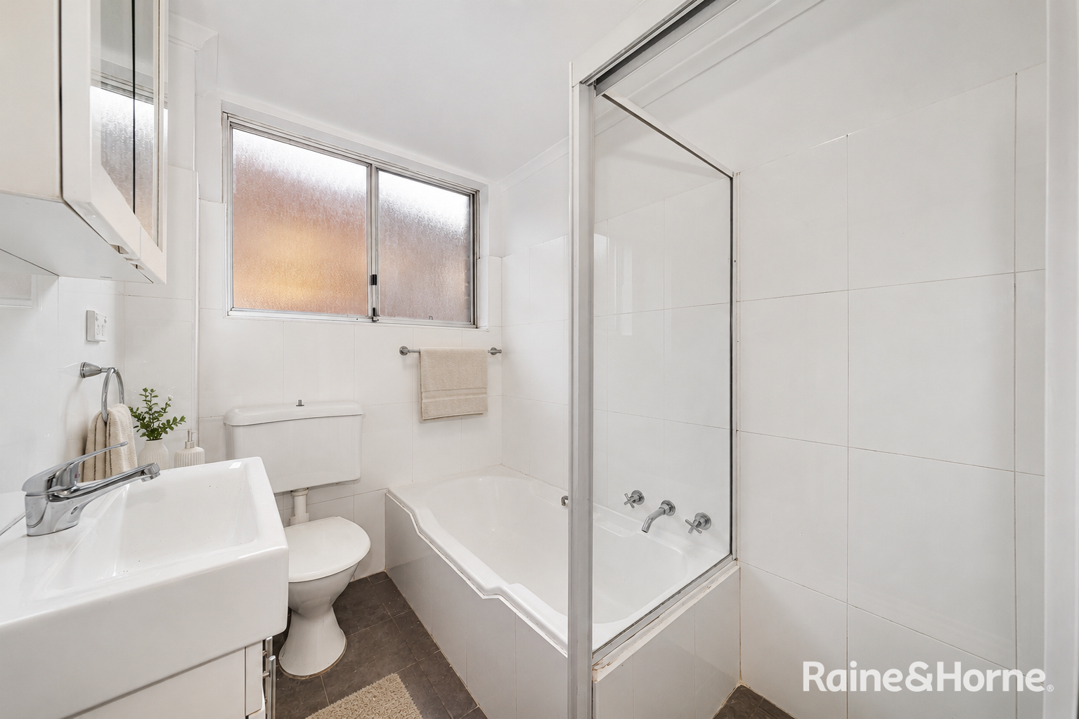 3/4 Duke Street, Kensington Leased by Raine & Horne Randwick | Coogee | Clovelly - image 6