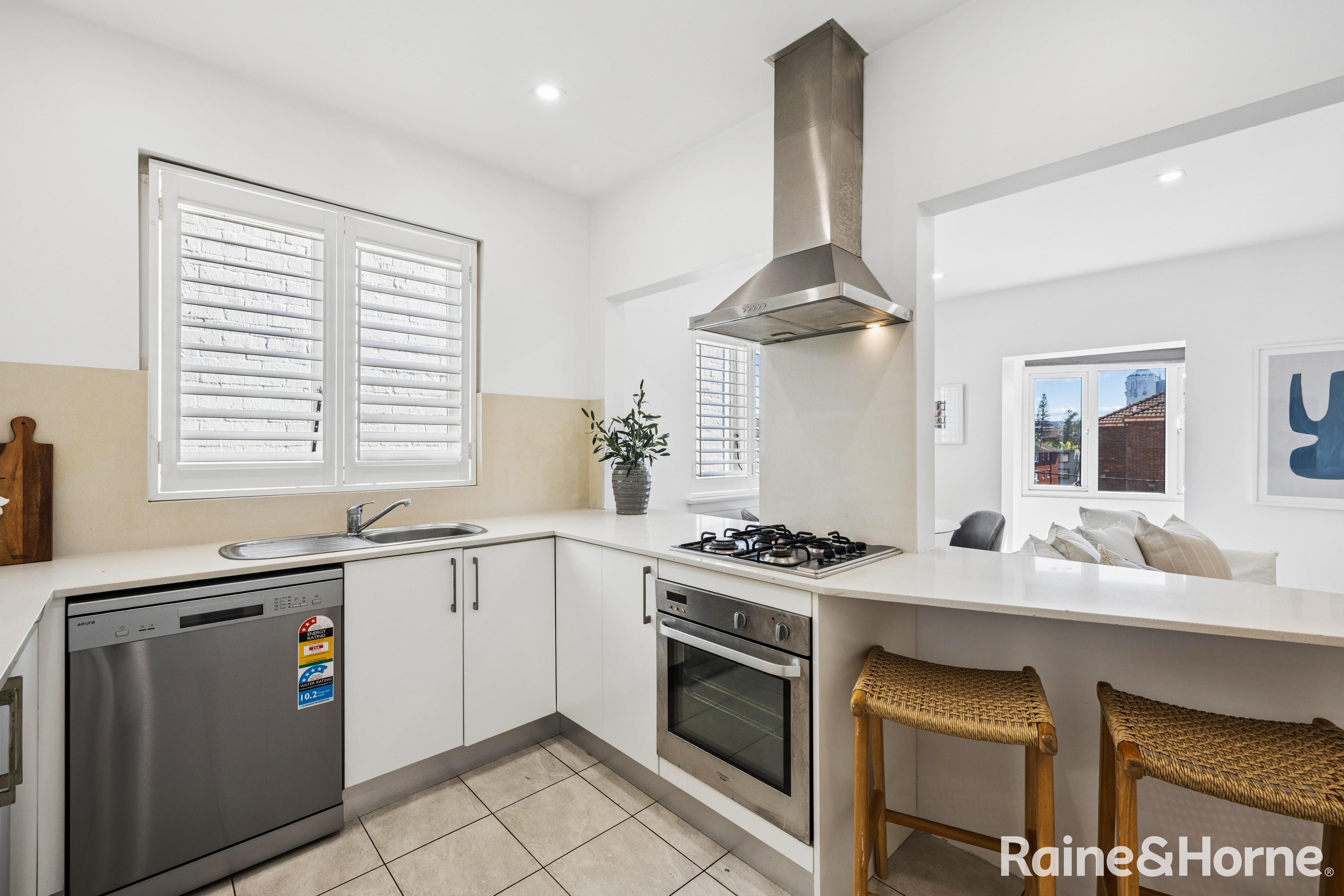 6/25 Havelock Avenue, Coogee Auction by Raine & Horne Randwick | Coogee | Clovelly - image 3