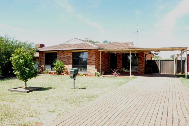 Family Home in Sought after East Dubbo