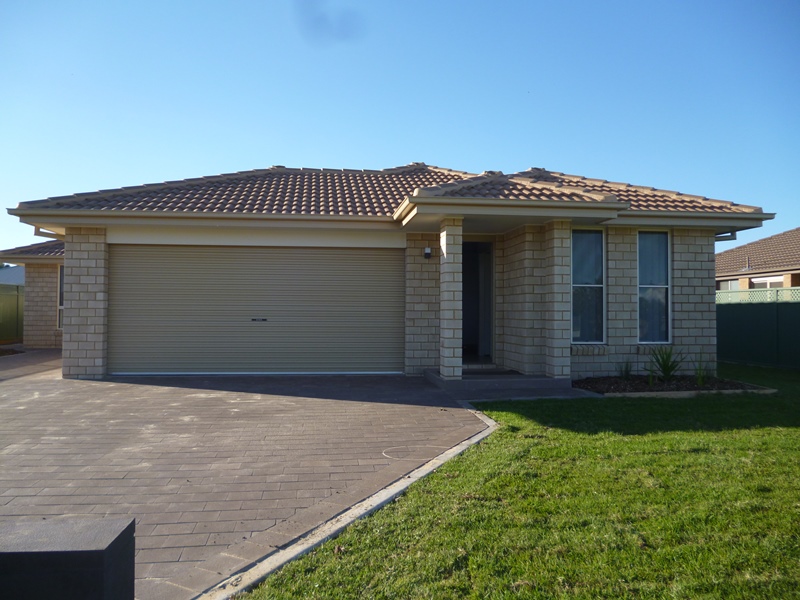 Modern & Spacious Duplex Living in Southlakes Estate
