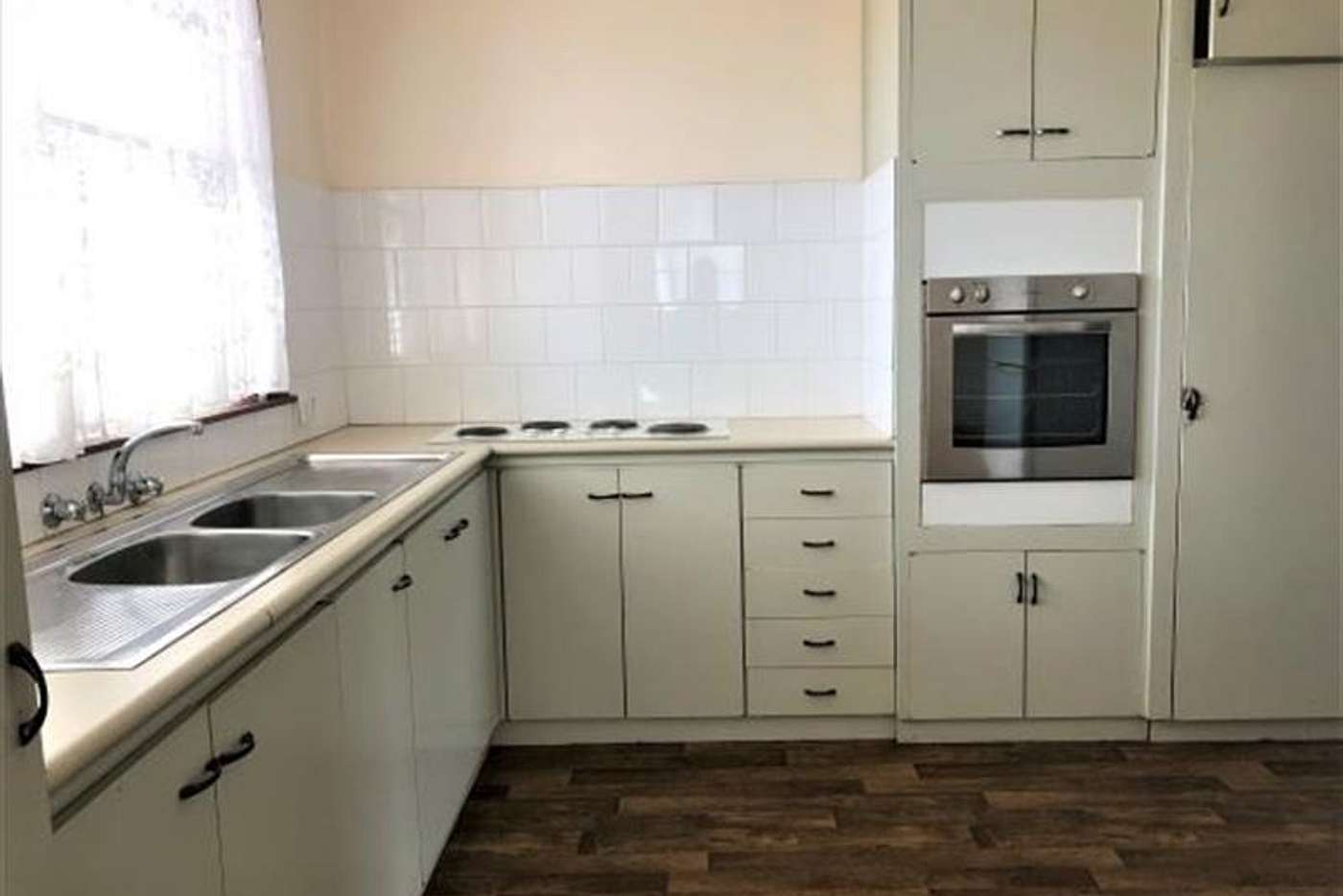 Furnished unit close to CBD