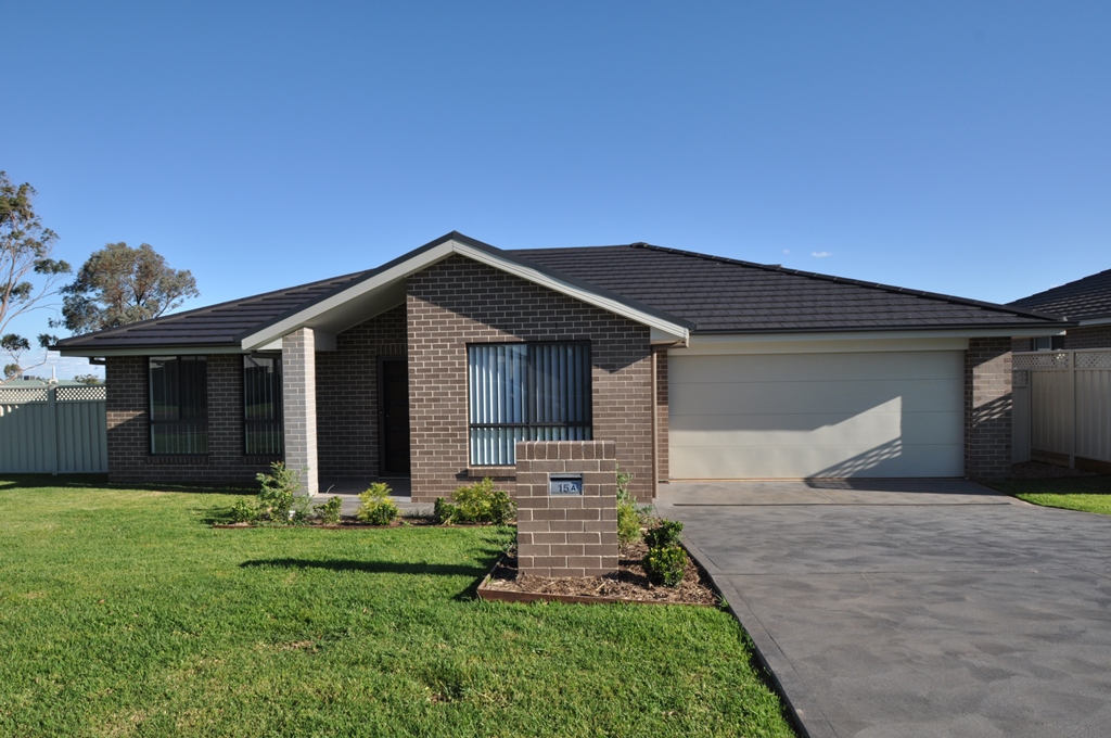15A Apsley Crest For Sale