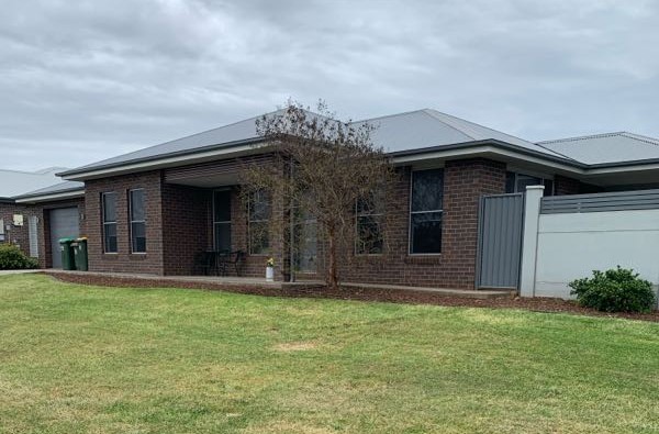 Beautiful 3 bedroom House in Southlakes Dubbo
