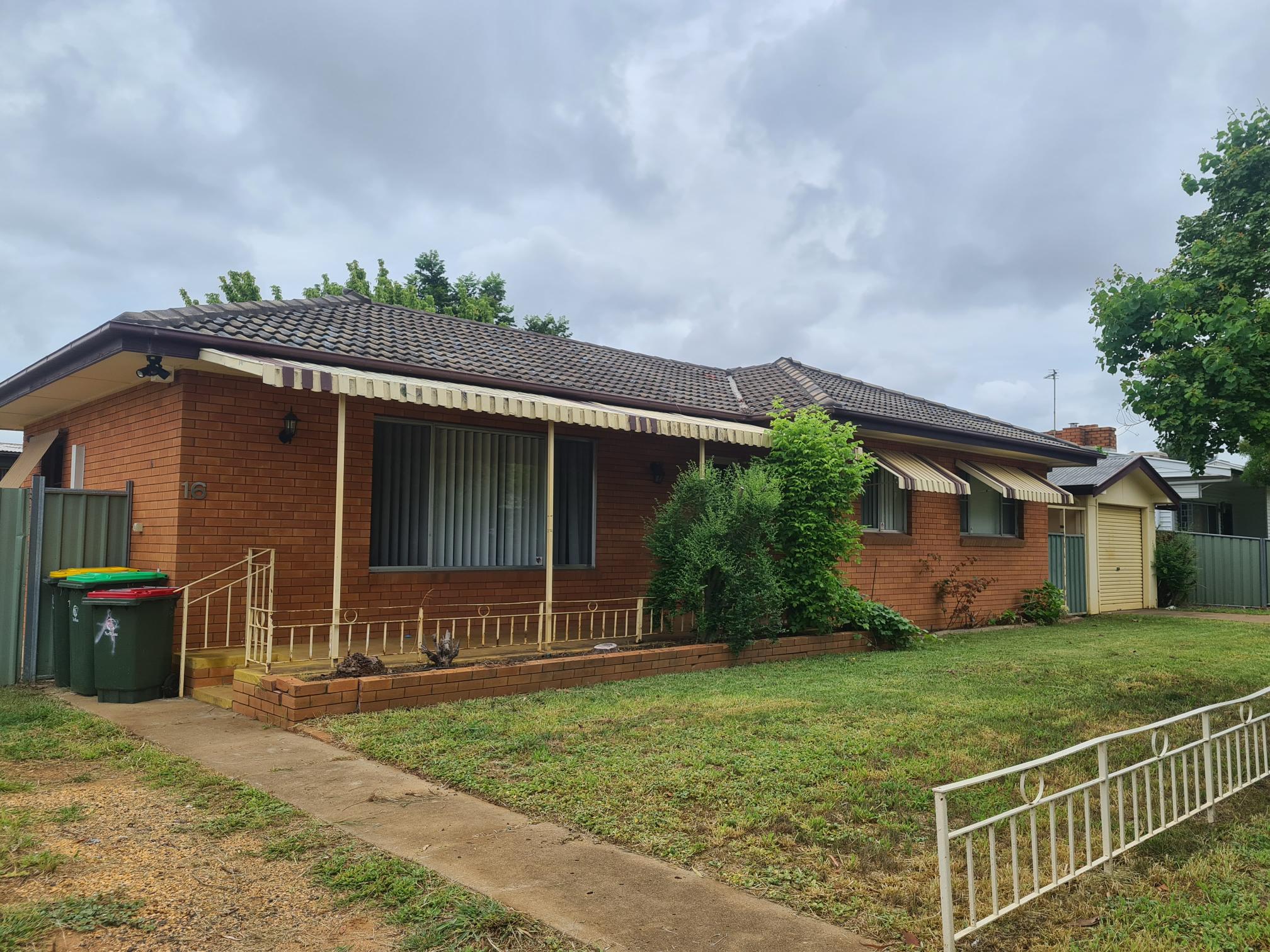 Central Dubbo Convenience - 3 Bedroom Brick Home