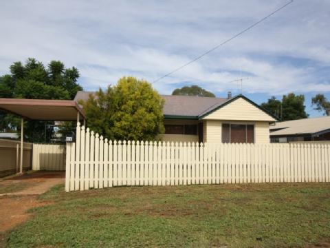 Comfortable home with large shed