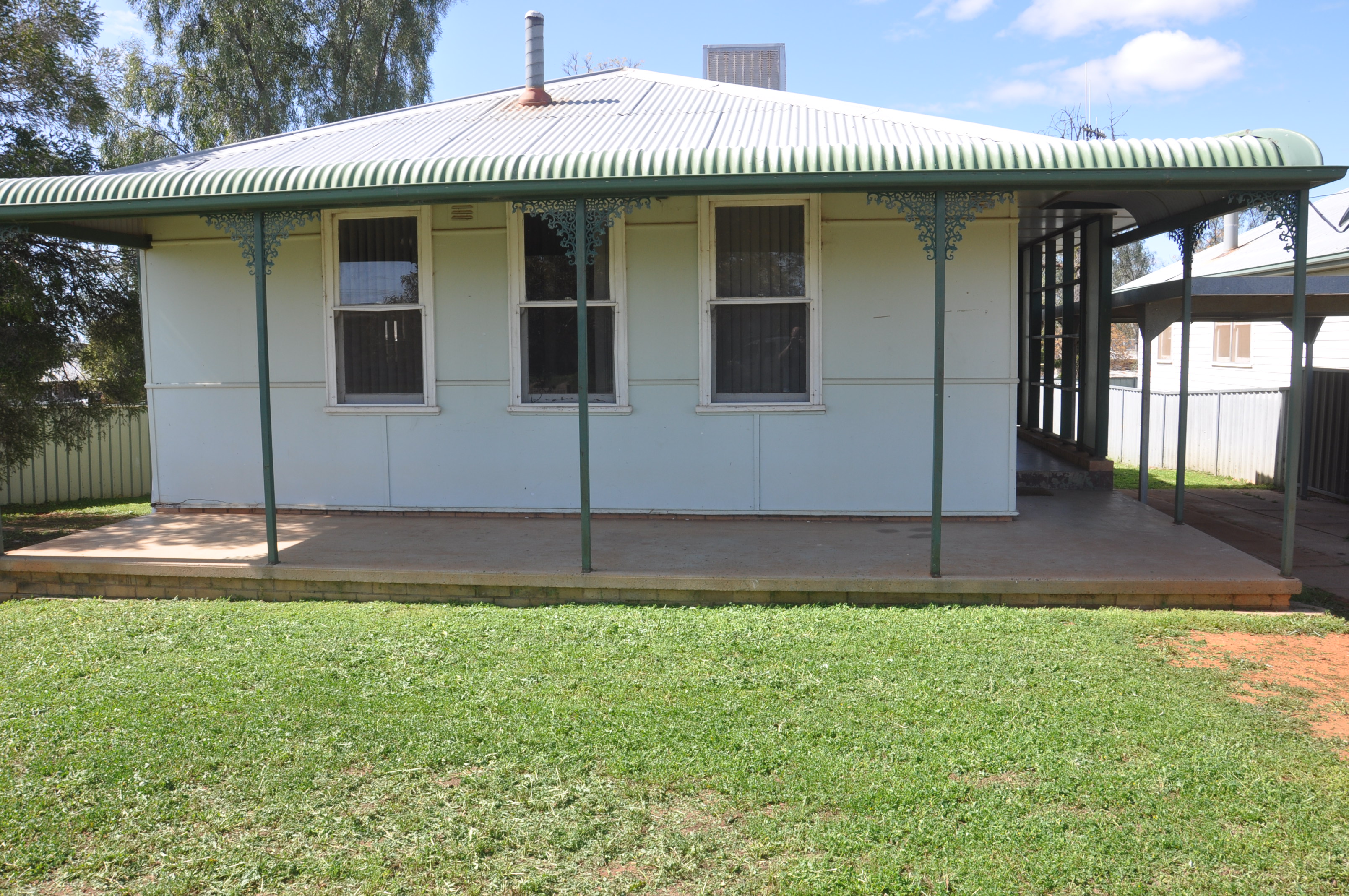 4 BEDROOM COTTAGE - INVESTOR OPPORTUNITY - MOTIVATED VENDOR