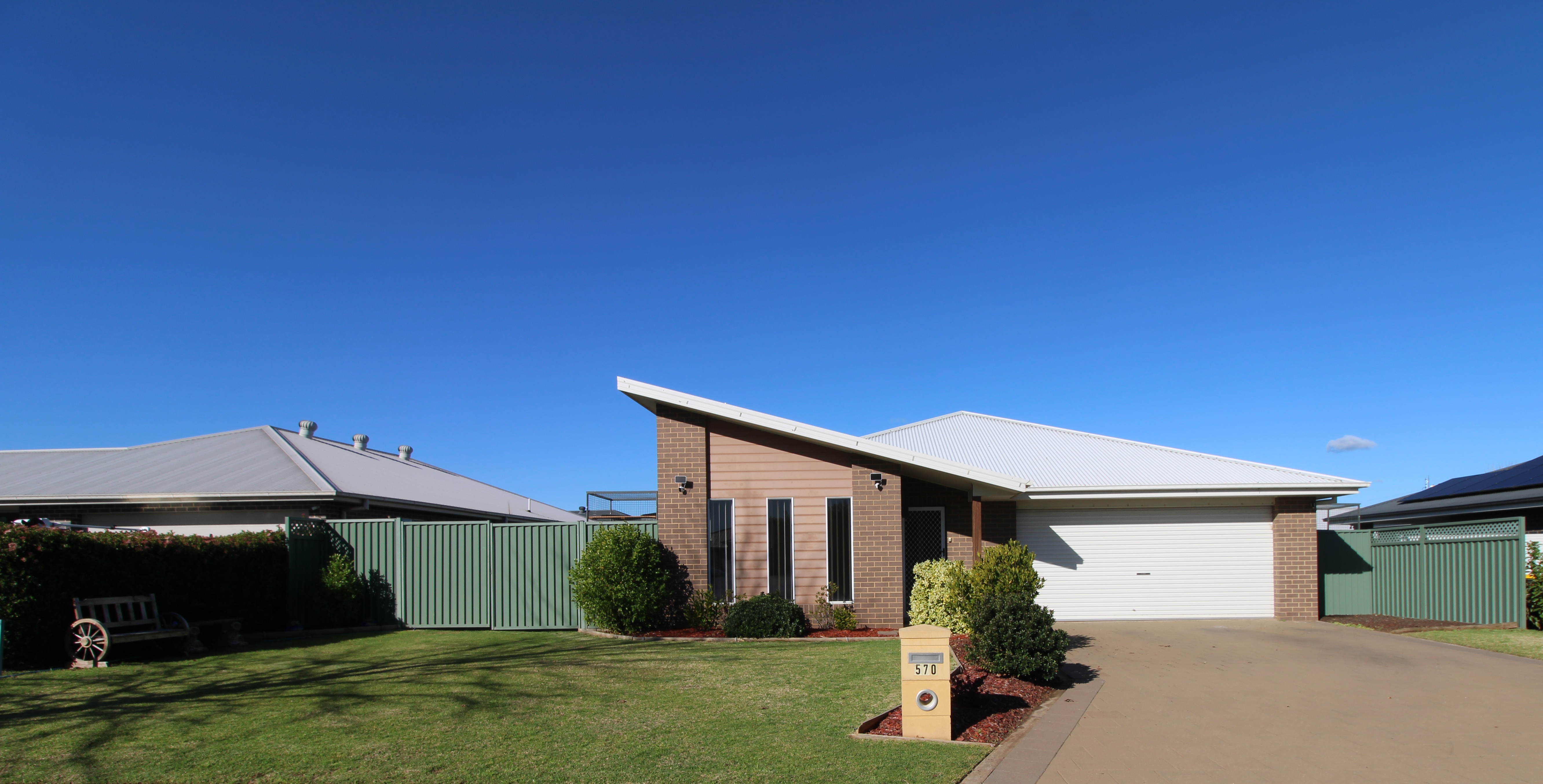 LARGE FAMILY HOME SOUTH LAKES 