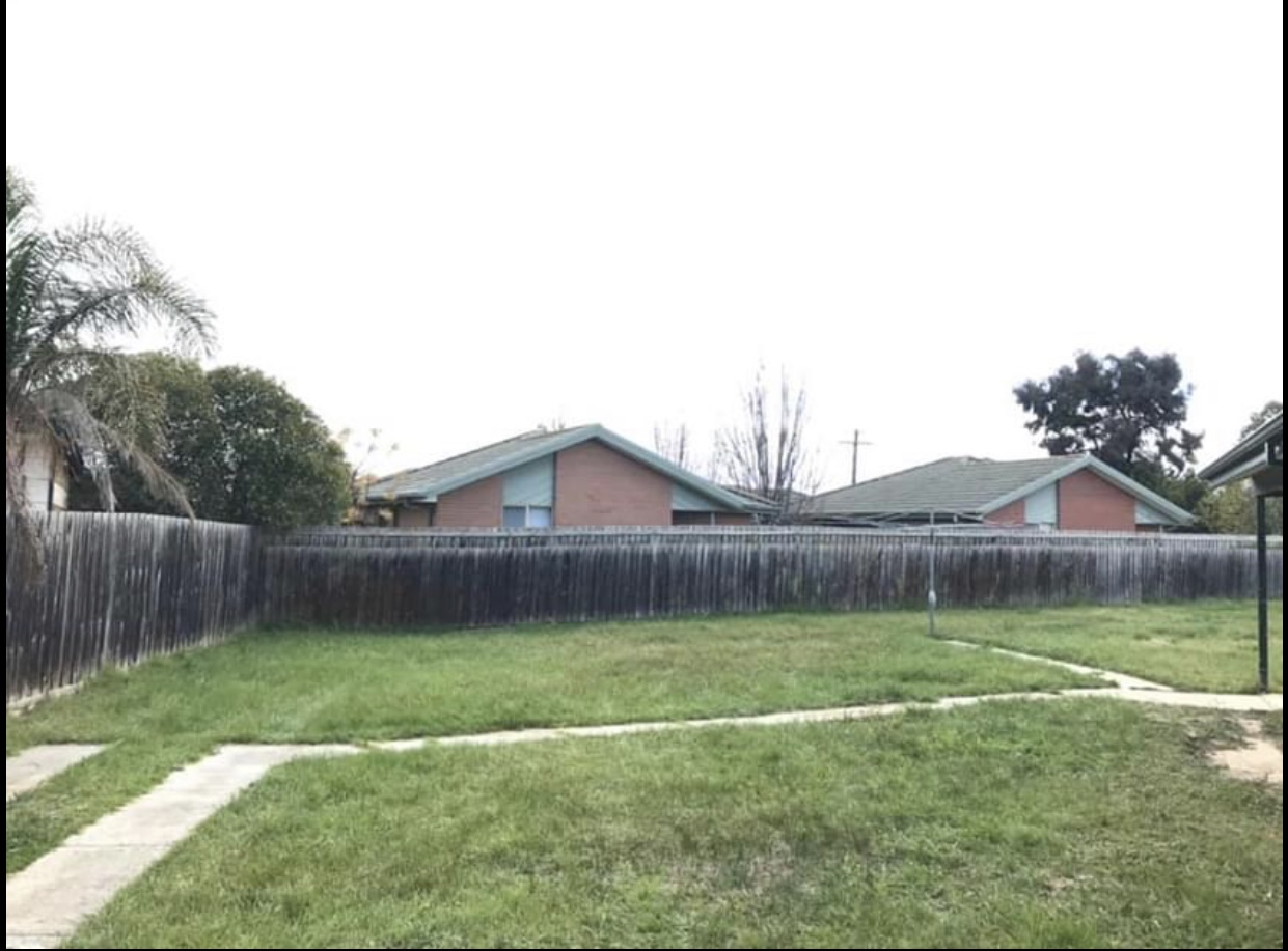 Plans/Permit Approved for 3 Townhouses on 714m2 !!