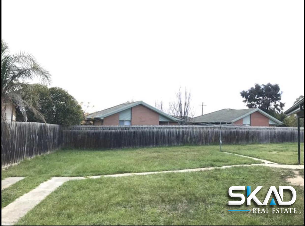 Plans/Permit Approved for 3 Townhouses on 714m2 !!