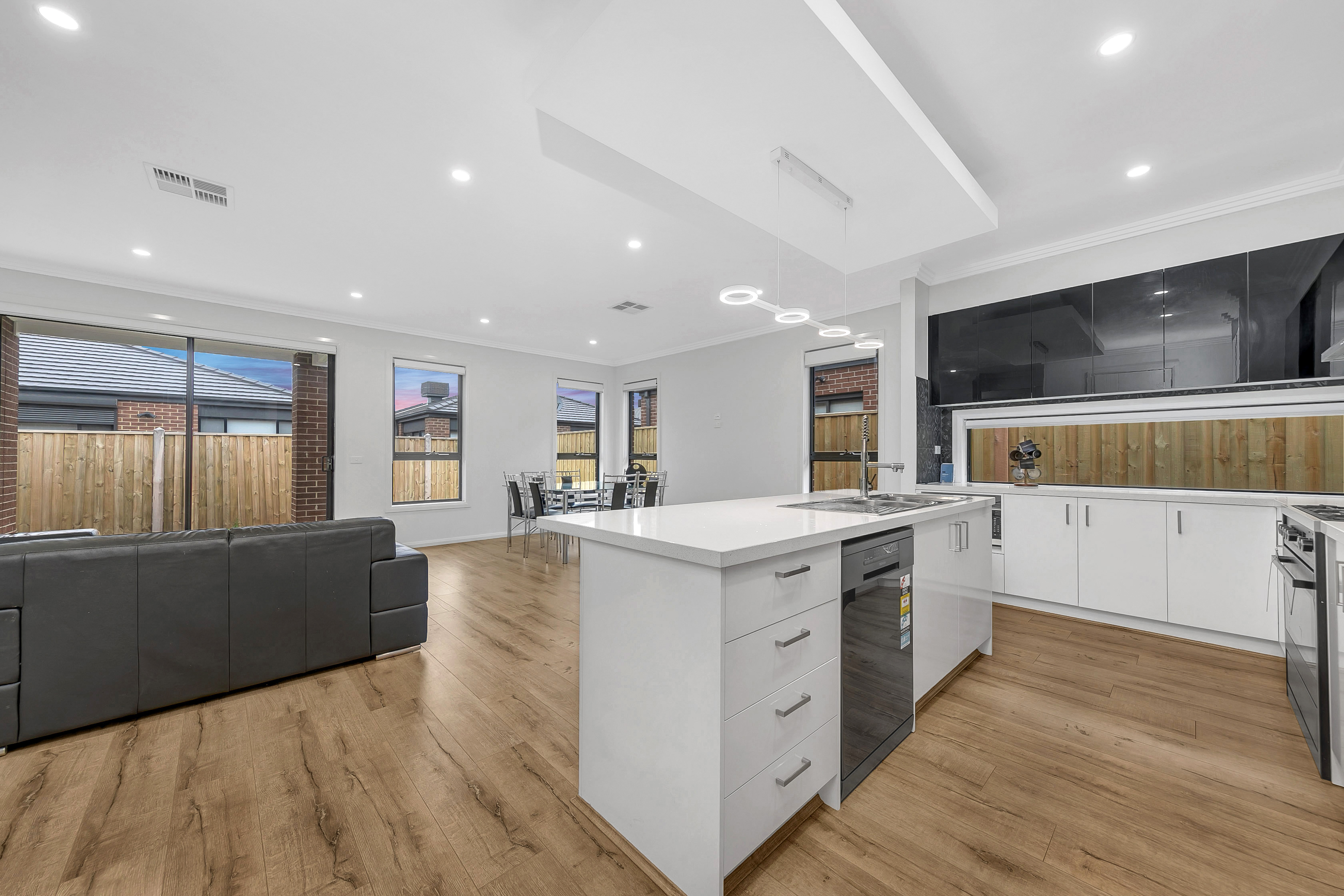 UNBEATABLE CLASS on PRESTIGE LOCATION !!