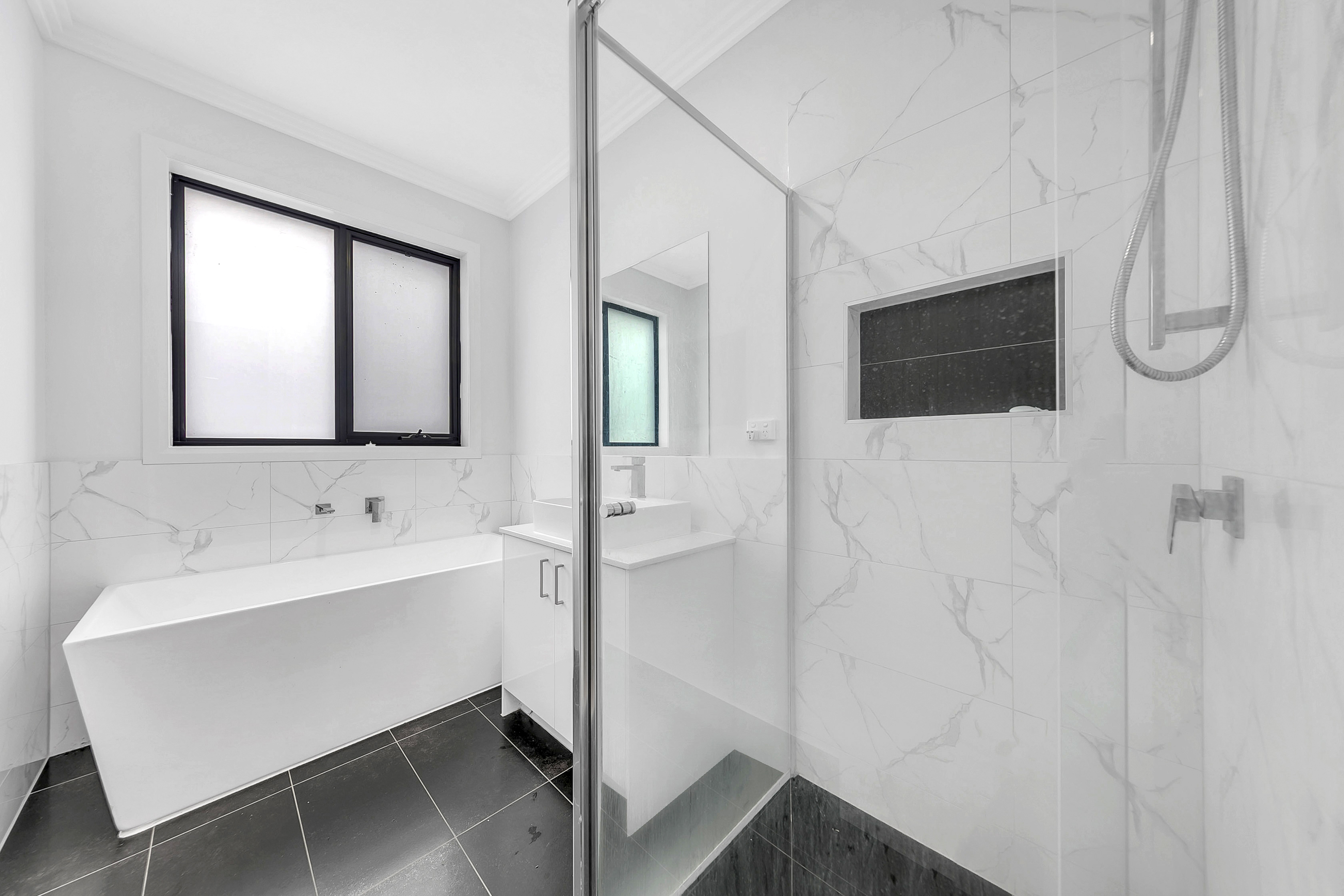 UNBEATABLE CLASS on PRESTIGE LOCATION !!