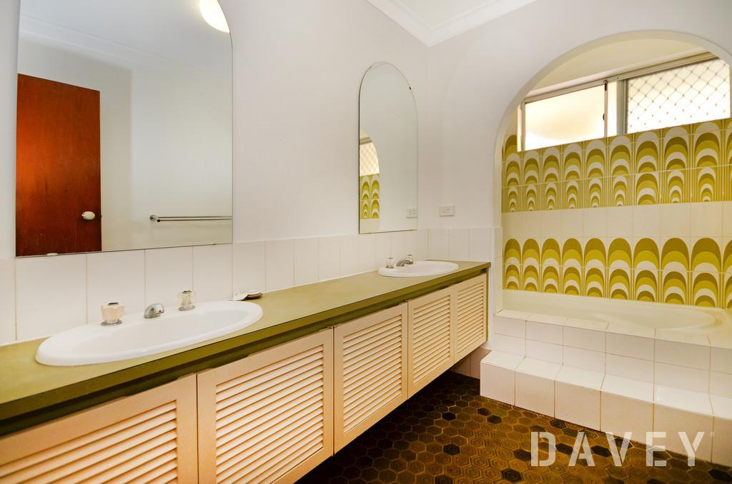 18 Beckington Way, Karrinyup - Thumbnail 2