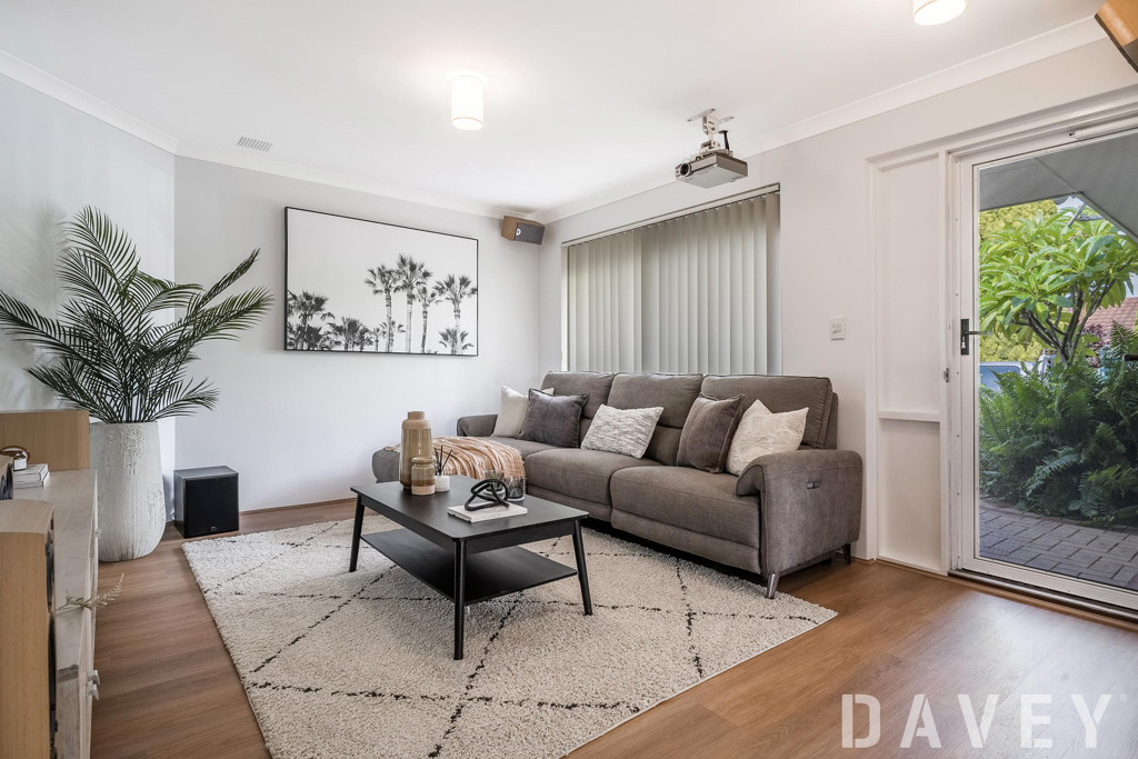 12b Koolyanga Rd, Mullaloo - Thumbnail 2