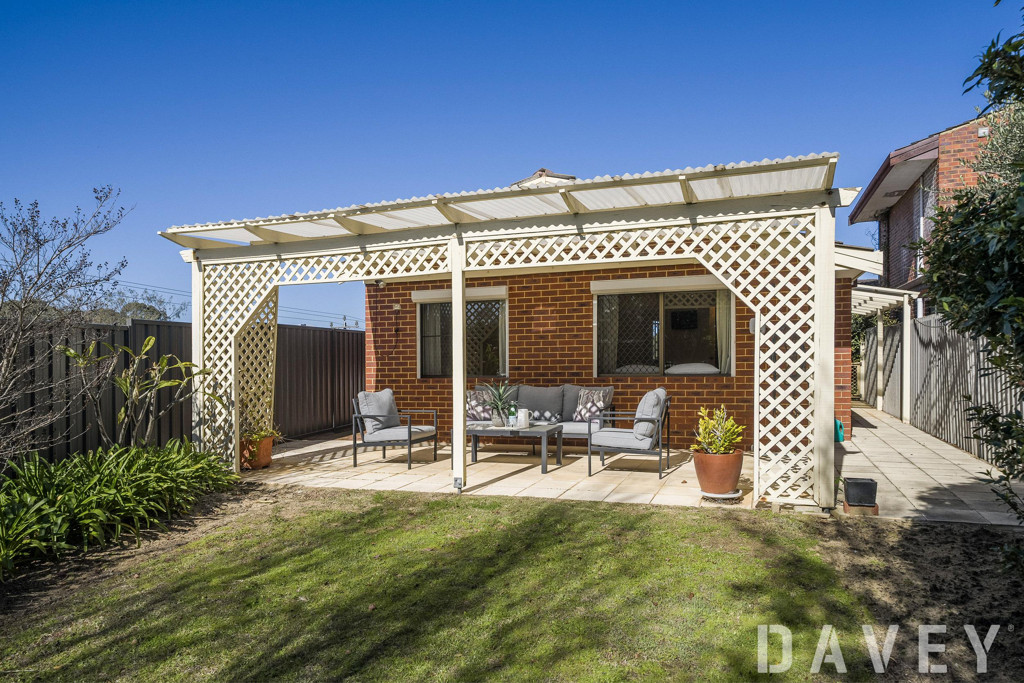 11 Finney Crescent, Marmion - Thumbnail 2