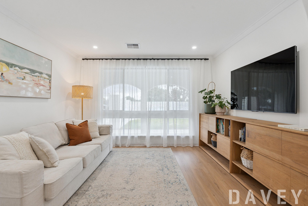 36 Hilarion Road, Duncraig - Thumbnail 2
