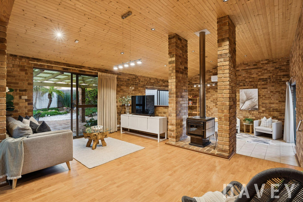 26 Cromford Way, Carine - Thumbnail 2