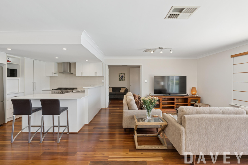 20 Ferncroft Way, Kingsley - Thumbnail 3