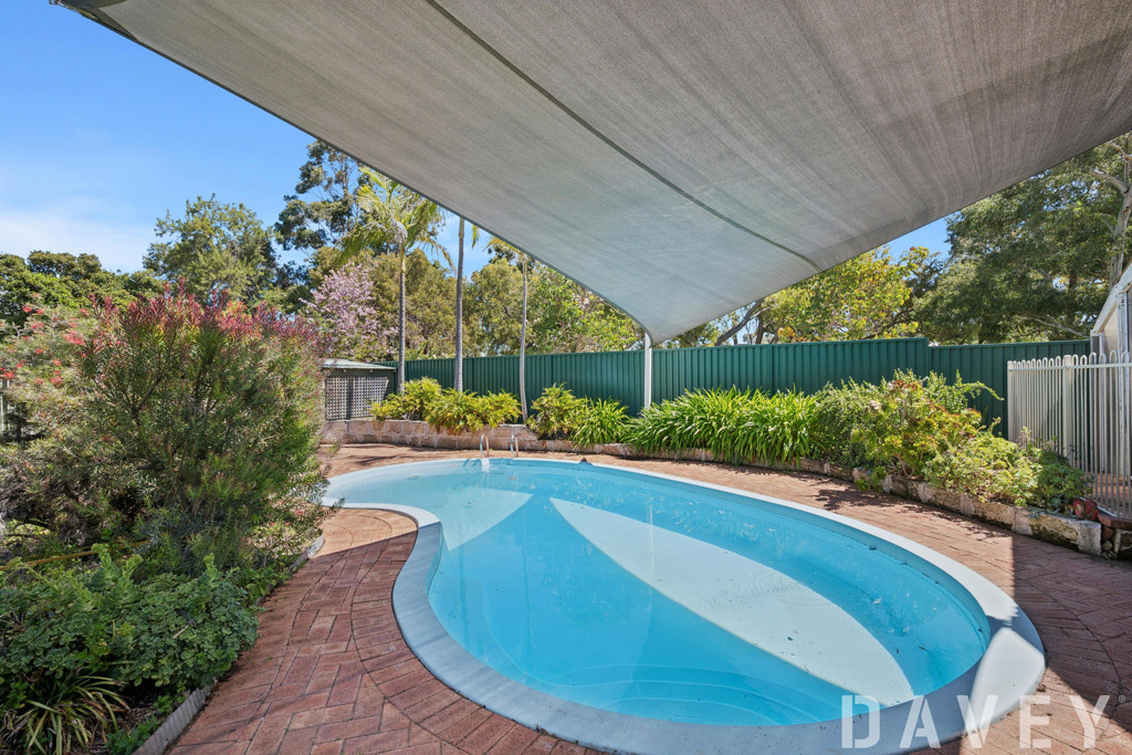16 Edna Way, Duncraig - Thumbnail 2