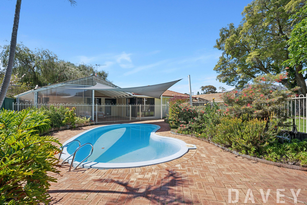 16 Edna Way, Duncraig - Thumbnail 3