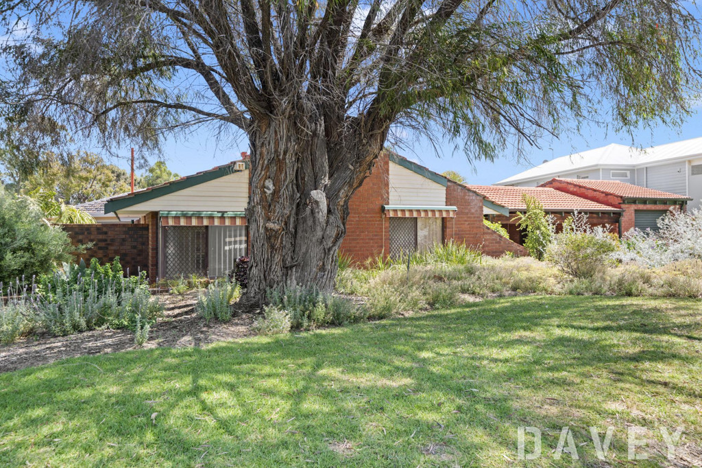 1 Ballidon Crescent, Carine - Thumbnail 2