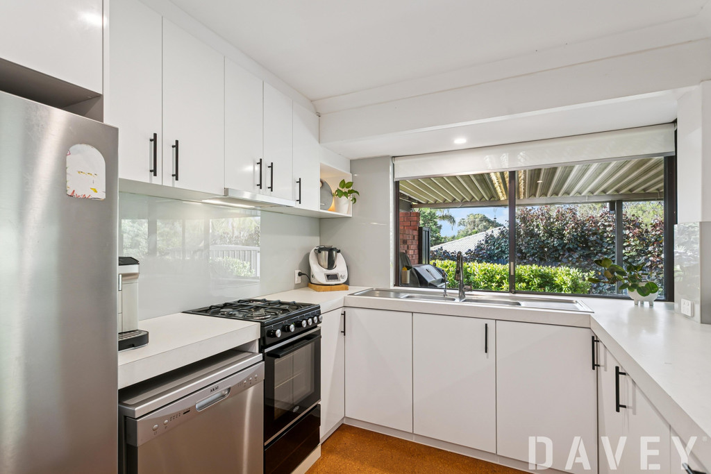 32 Bracadale Avenue, Duncraig - Thumbnail 4