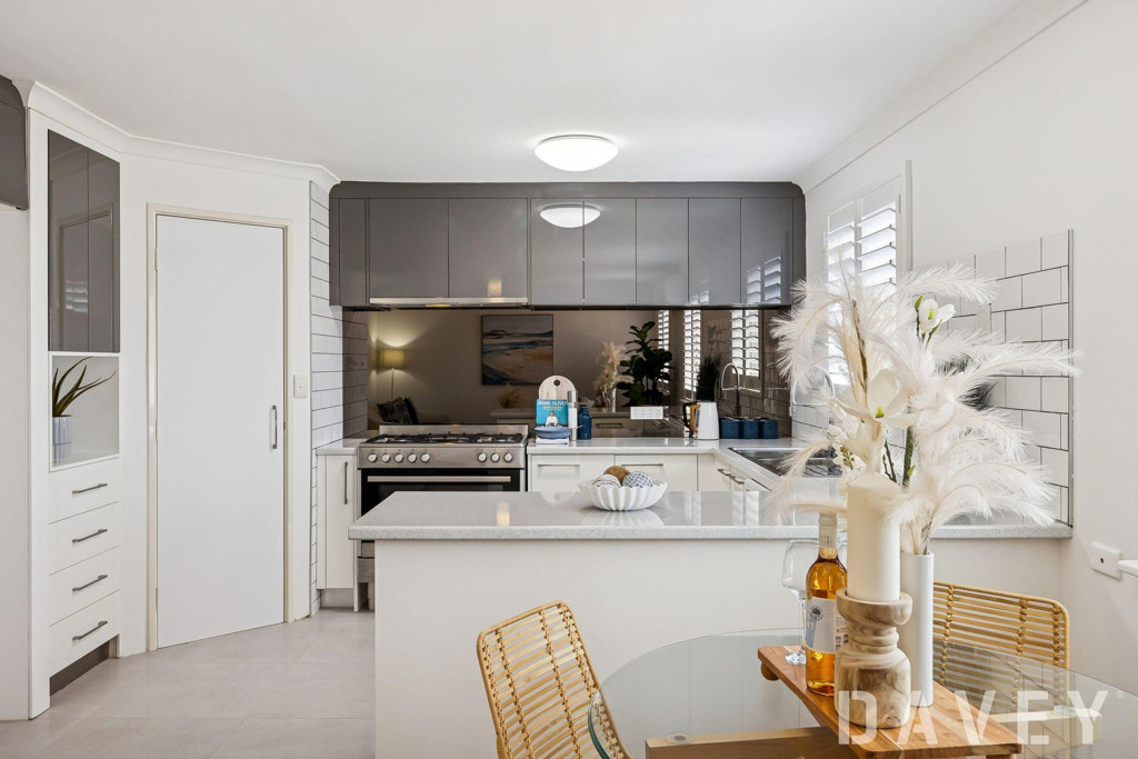 2/3 Fogerthorpe Crescent, Maylands - Thumbnail 2
