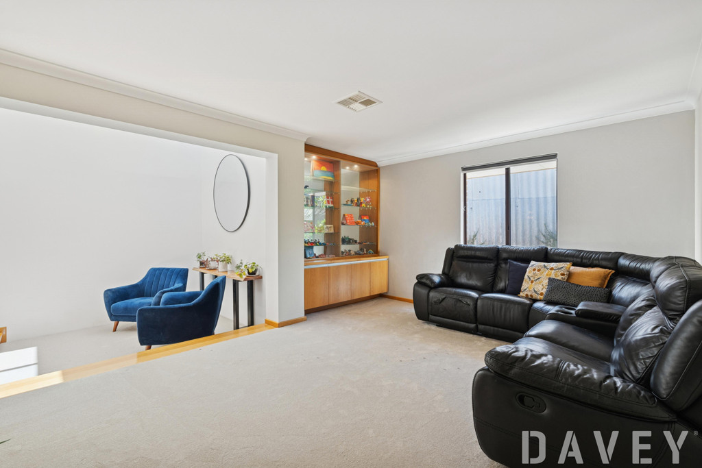 31 Ferncroft Way, Kingsley - Thumbnail 2