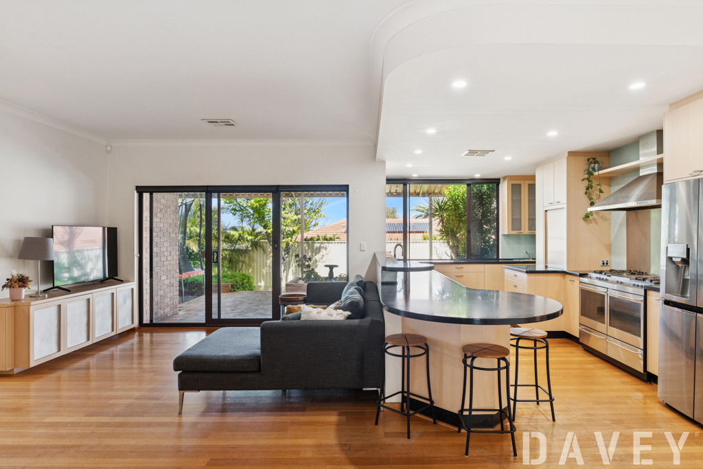 31 Ferncroft Way, Kingsley - Thumbnail 3