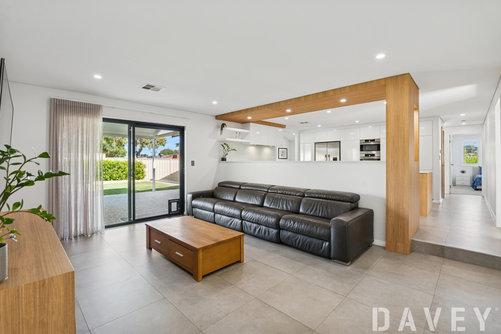 4 Banff Court, Duncraig - Thumbnail 2