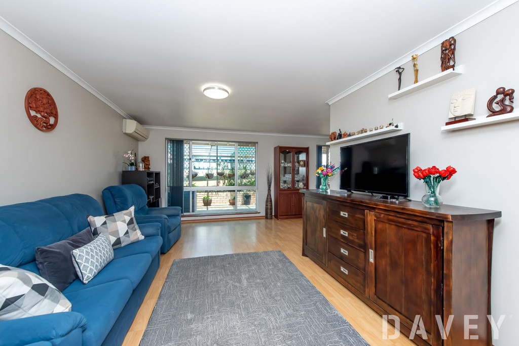 35 Blaxland Way, Padbury - Thumbnail 3