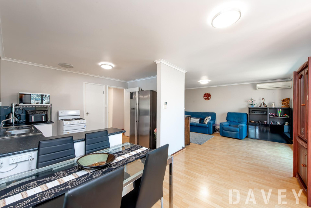 35 Blaxland Way, Padbury - Thumbnail 2